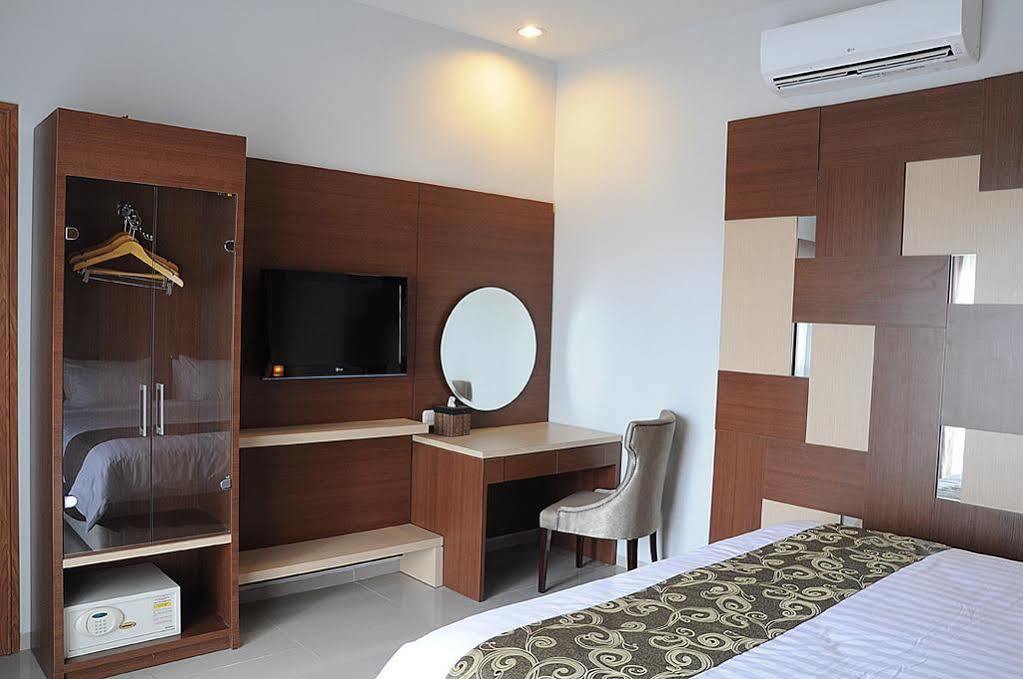 Hotel Lorin New Kuta Pecatu Esterno foto